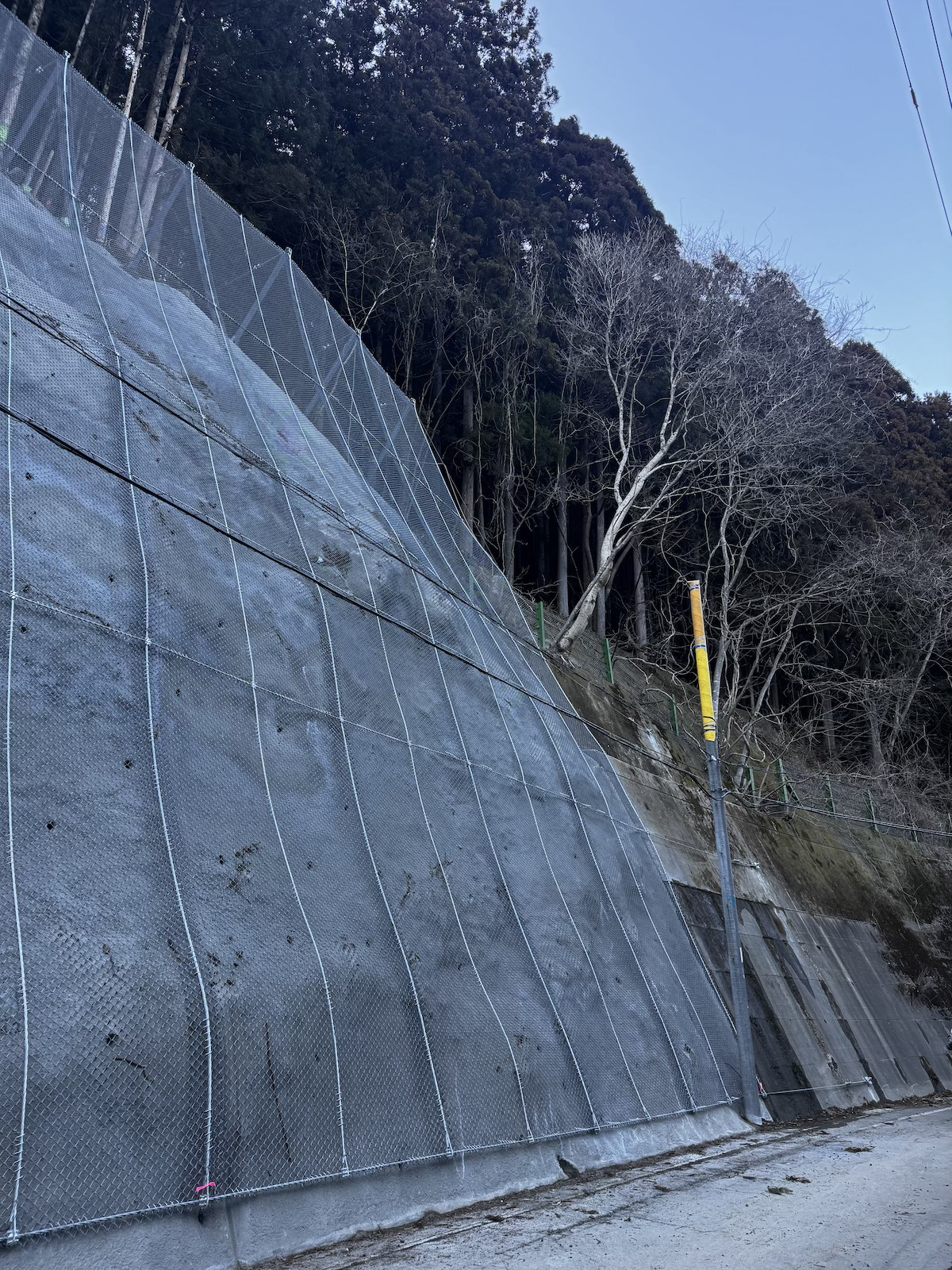 落石予防工の施工風景